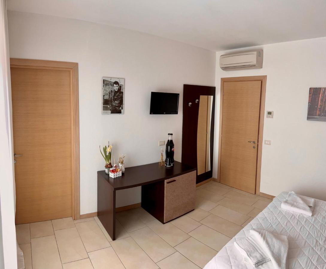 Bed & Breakfast La Rondinella Cerasolo Exterior photo